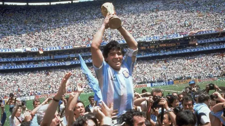 Diego-Maradona-World-Cup-trophy