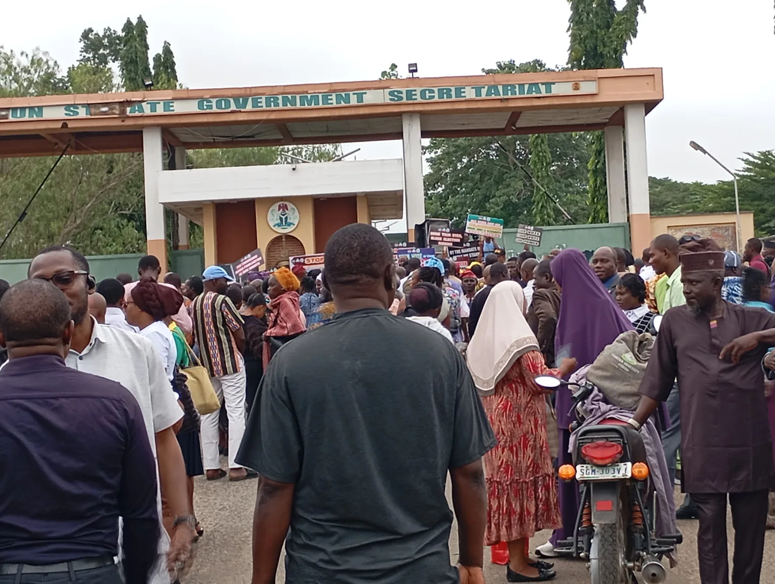 Osun Workers Protest, Defend N20,000 Palliatives From State Government