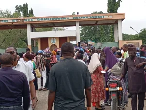 Osun Workers Protest, Defend N20,000 Palliatives From State Government